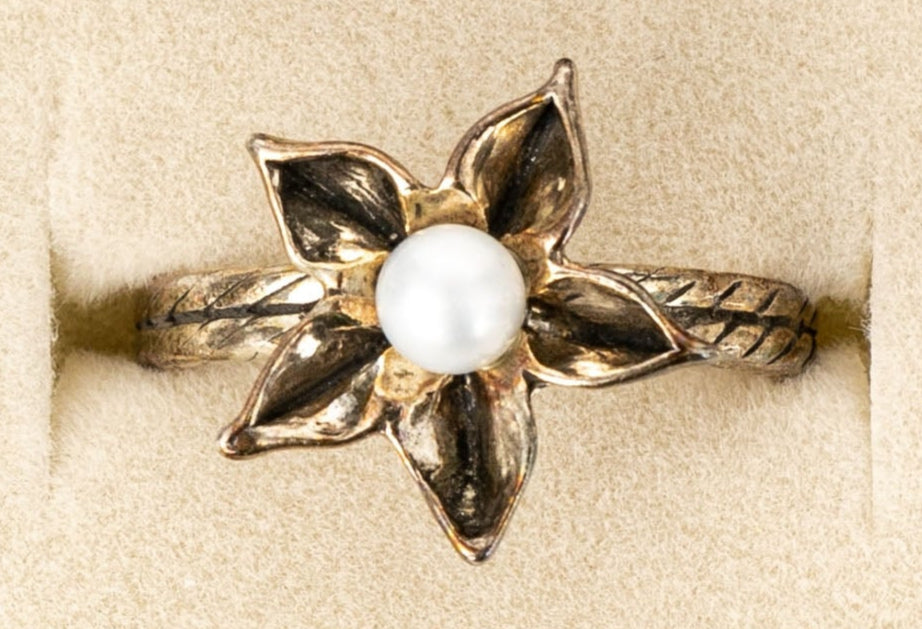 SZ 7.75 .925 Pearl Flower Ring