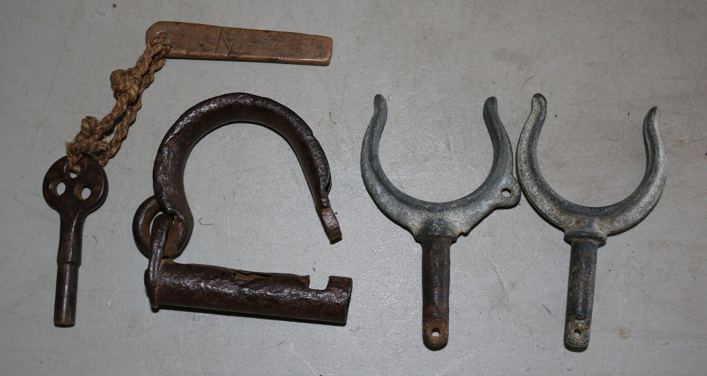 250529-30B Antique Wrist Shackle & Key