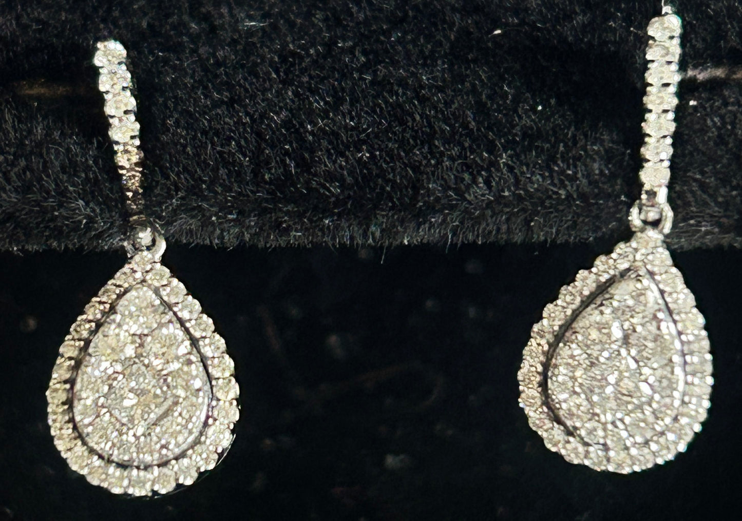 10K White Gold Pear Shaped Pare Diamond Earrings