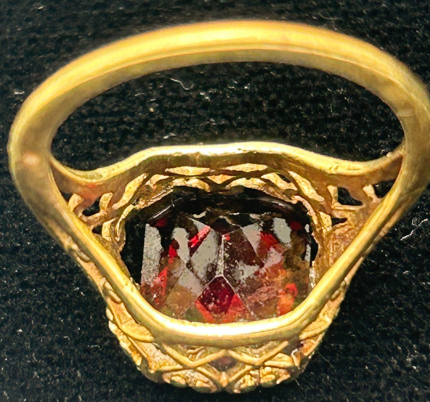 260625-1 Size 4.75 14k Yellow Gold & Garnet Ring