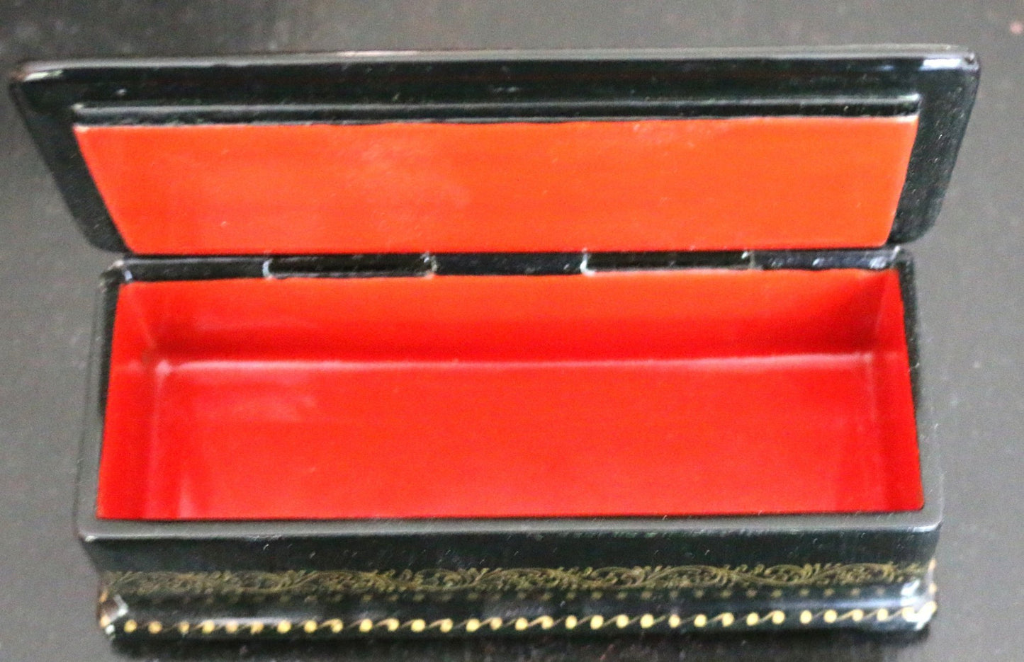 250814-3B Russian Black Lacquered Couple In Love Trinket Box