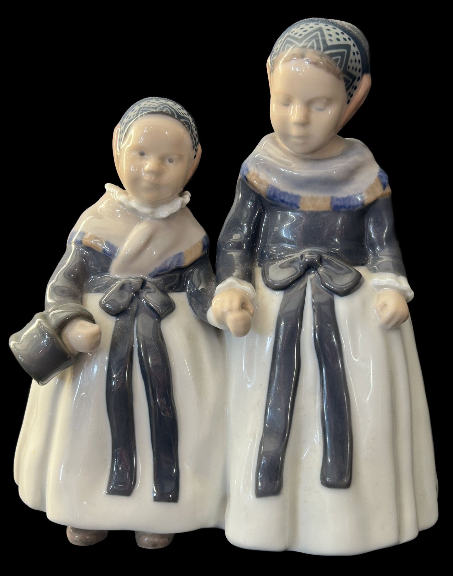 250219-28 Royal Copenhagen Two Amager Girls No 1316