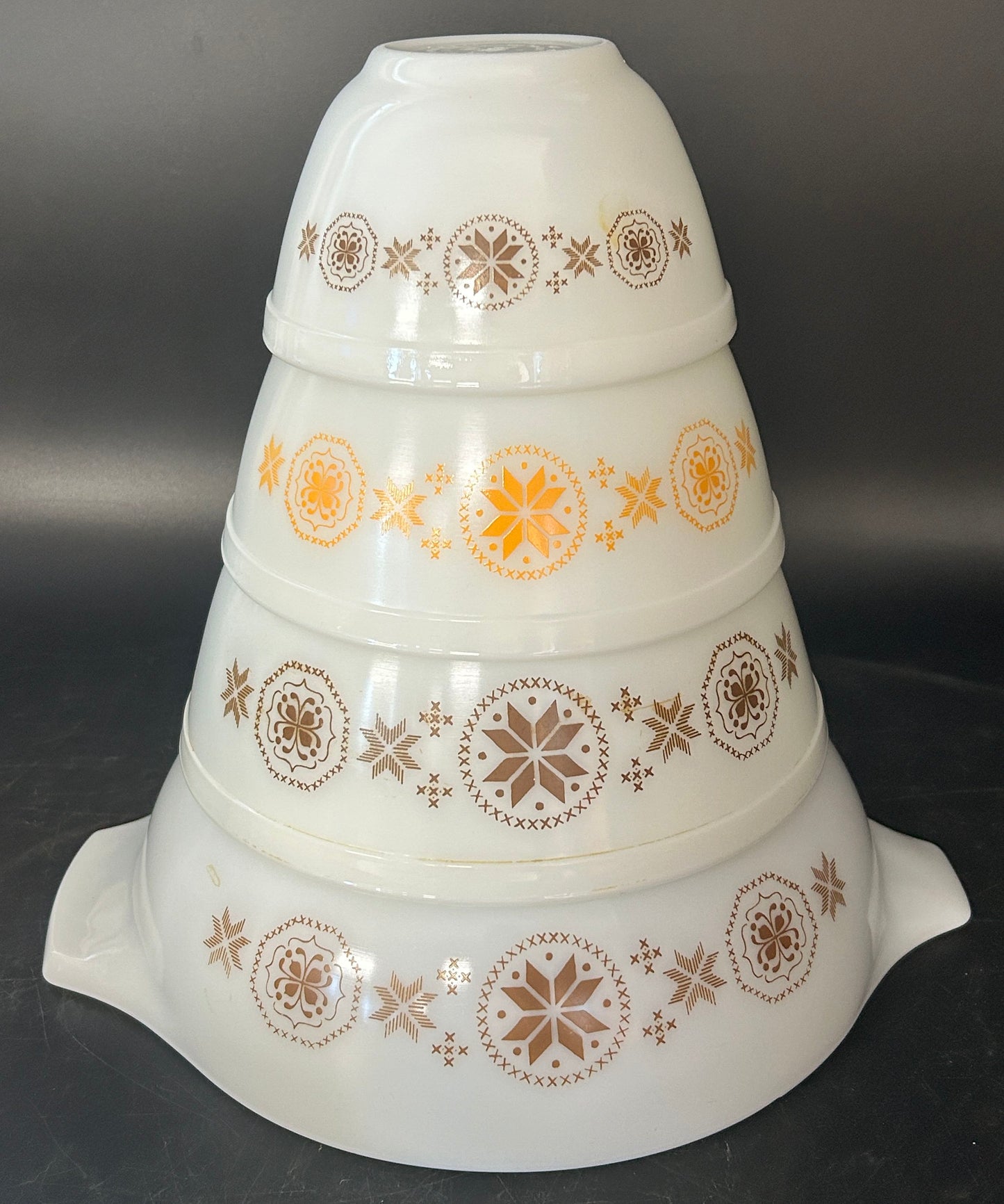 250305-10 Pyrex Cinderella 4-Pcs Nesting Cinderella Pattern