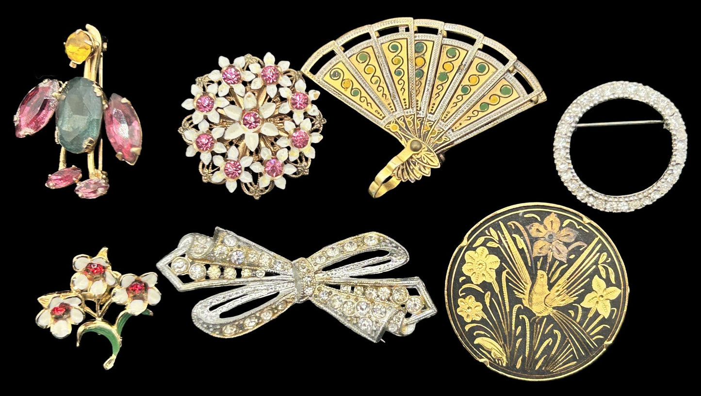 250611-6 Vintage Rhinestone Brooch