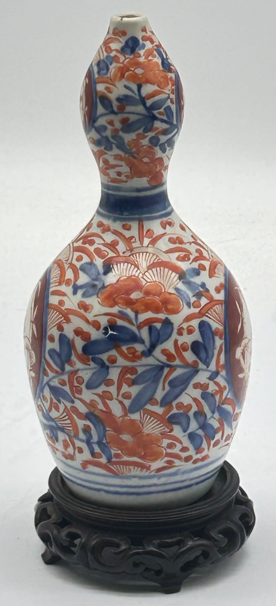 251210-34 Japanese Meiji Imari Double Gourd Vase on Rosewood Stand