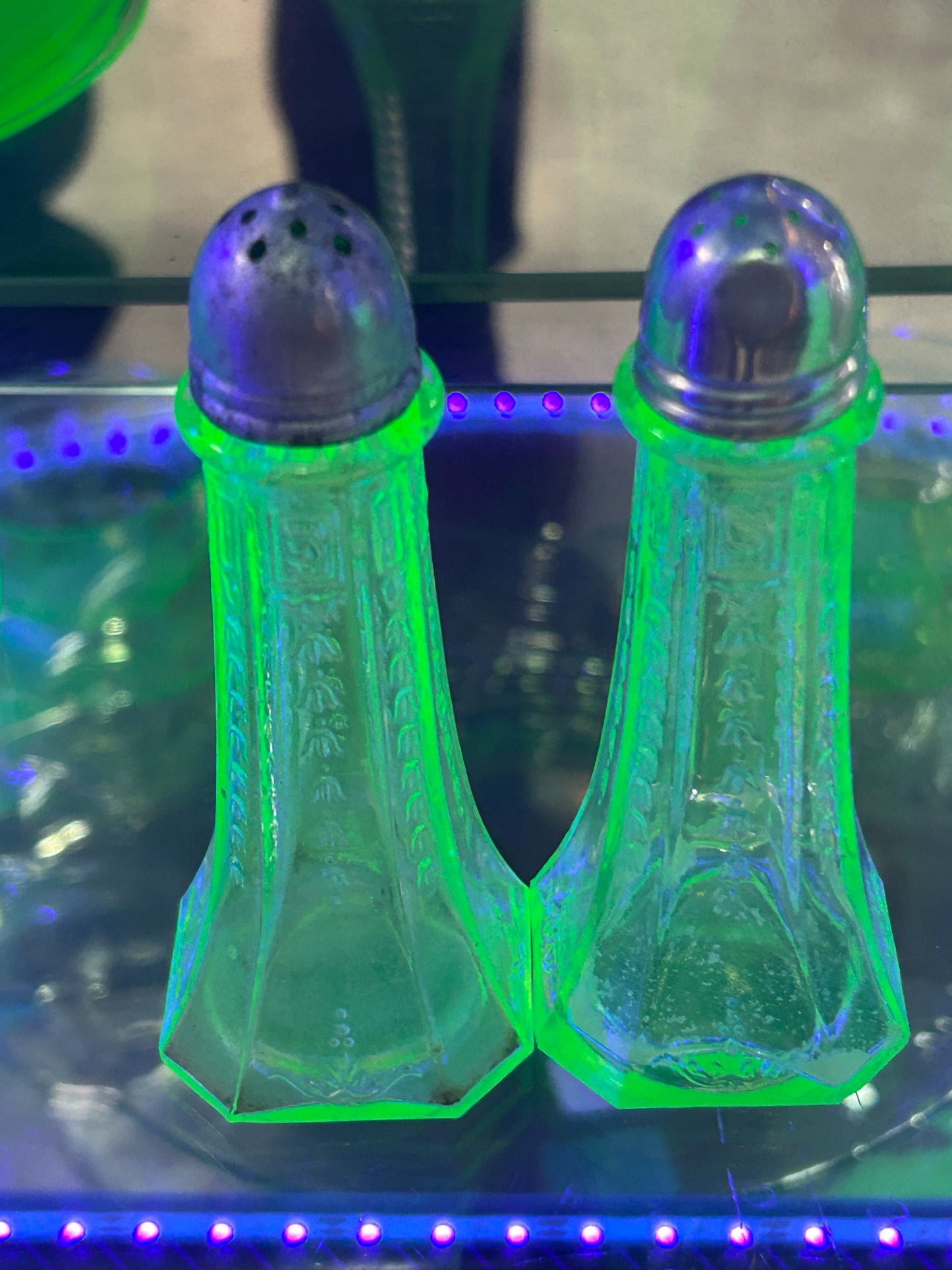 251101-2 Pair Green Princess Uranium Glass Salt & Pepper Shakers