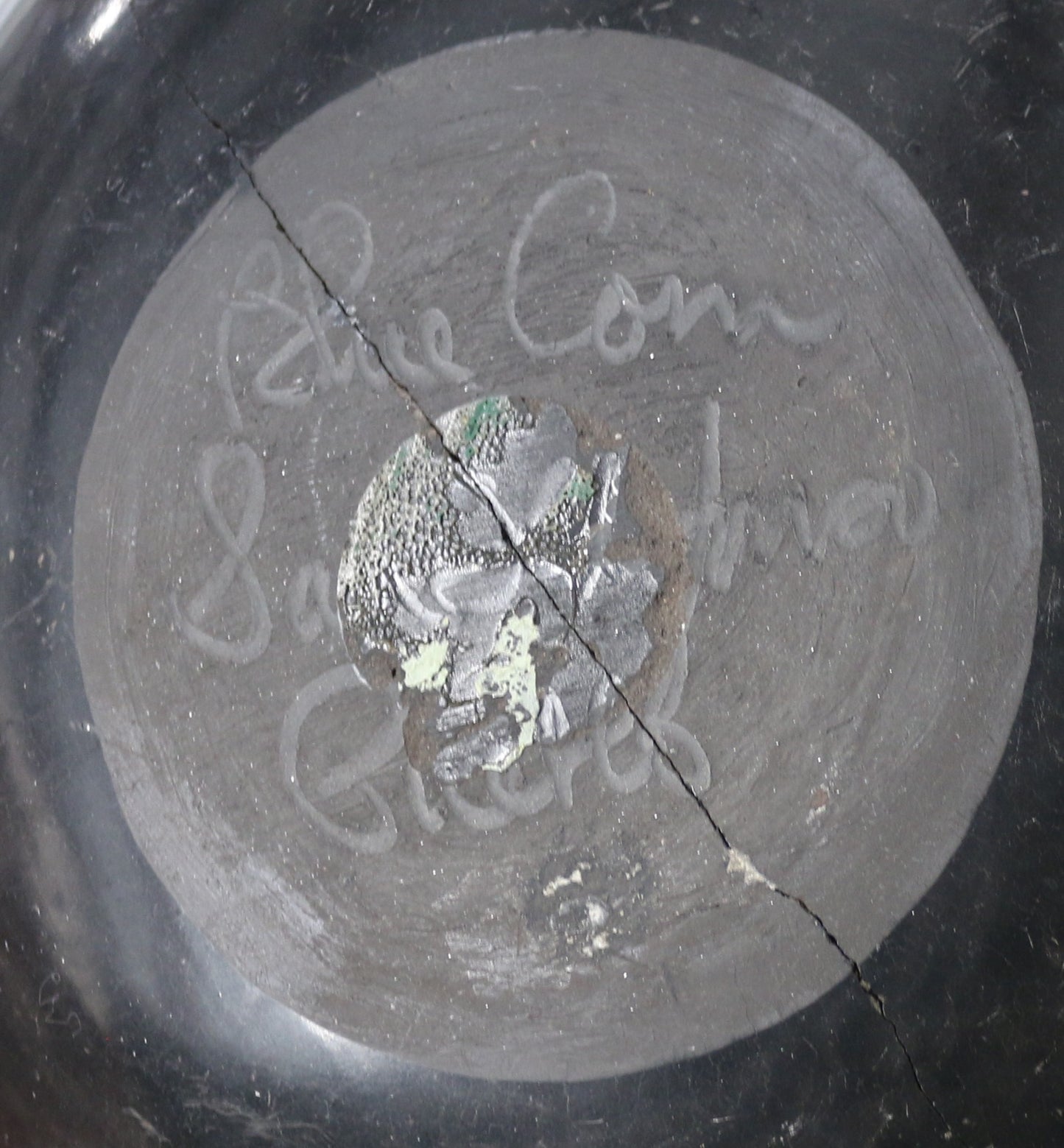 250326-5 7" Black Carved Plate By Blue Corn (1921-1999) Of The San Ildefonso Pueblo - Repaired