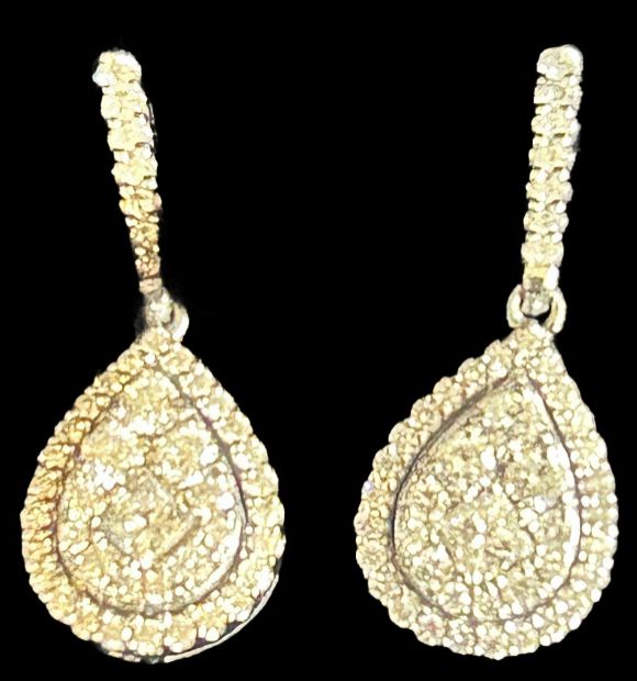 10K White Gold Pear Shaped Pare Diamond Earrings