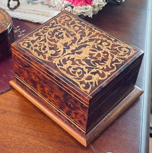 210731-18B Wooden Cigarette Box