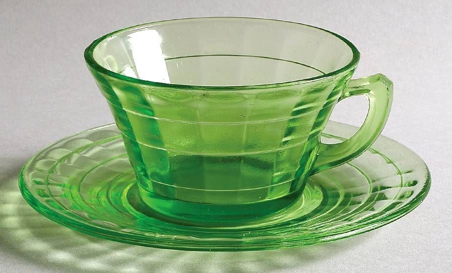 220315-15 Uranium Grn Tea Cup