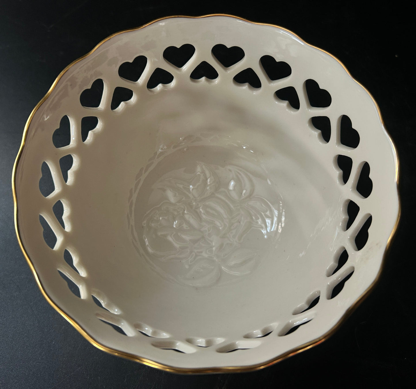 Lenox Ivory Reticulted Heart Collection Bowl With Gold Rim