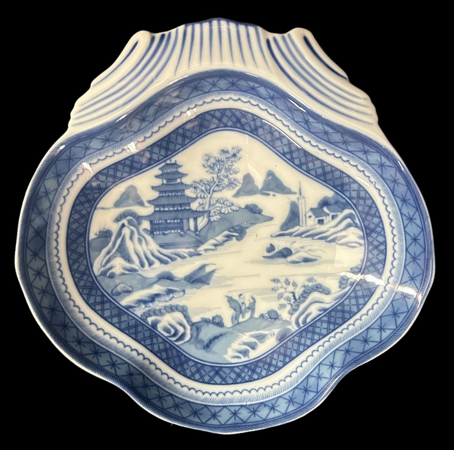 260211-2 Mottahedeh Blue & White Export Style Shell Dish