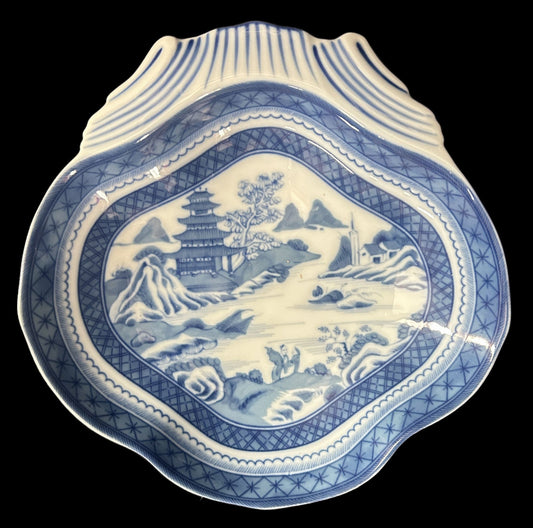 260211-2 Mottahedeh Blue & White Export Style Shell Dish