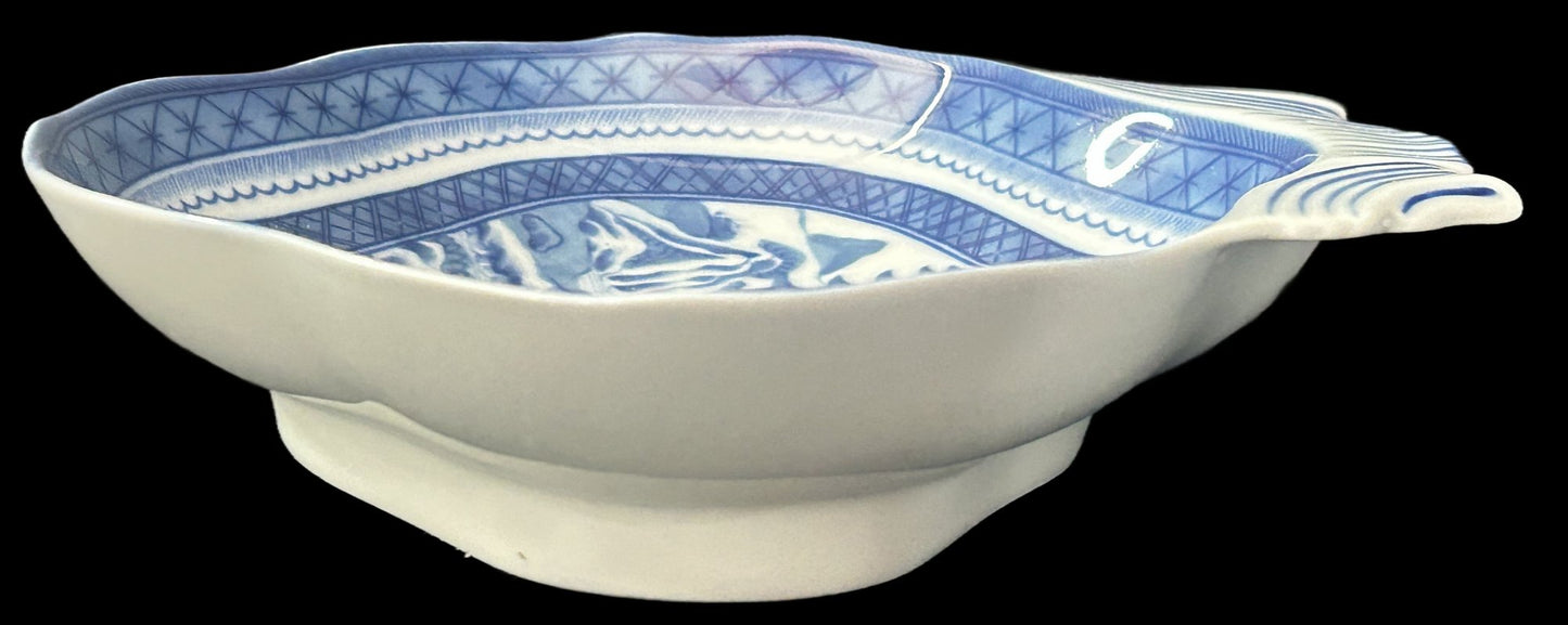 260211-2 Mottahedeh Blue & White Export Style Shell Dish