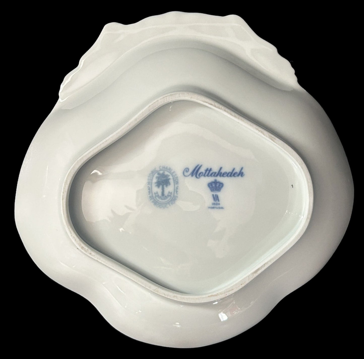 260211-2 Mottahedeh Blue & White Export Style Shell Dish