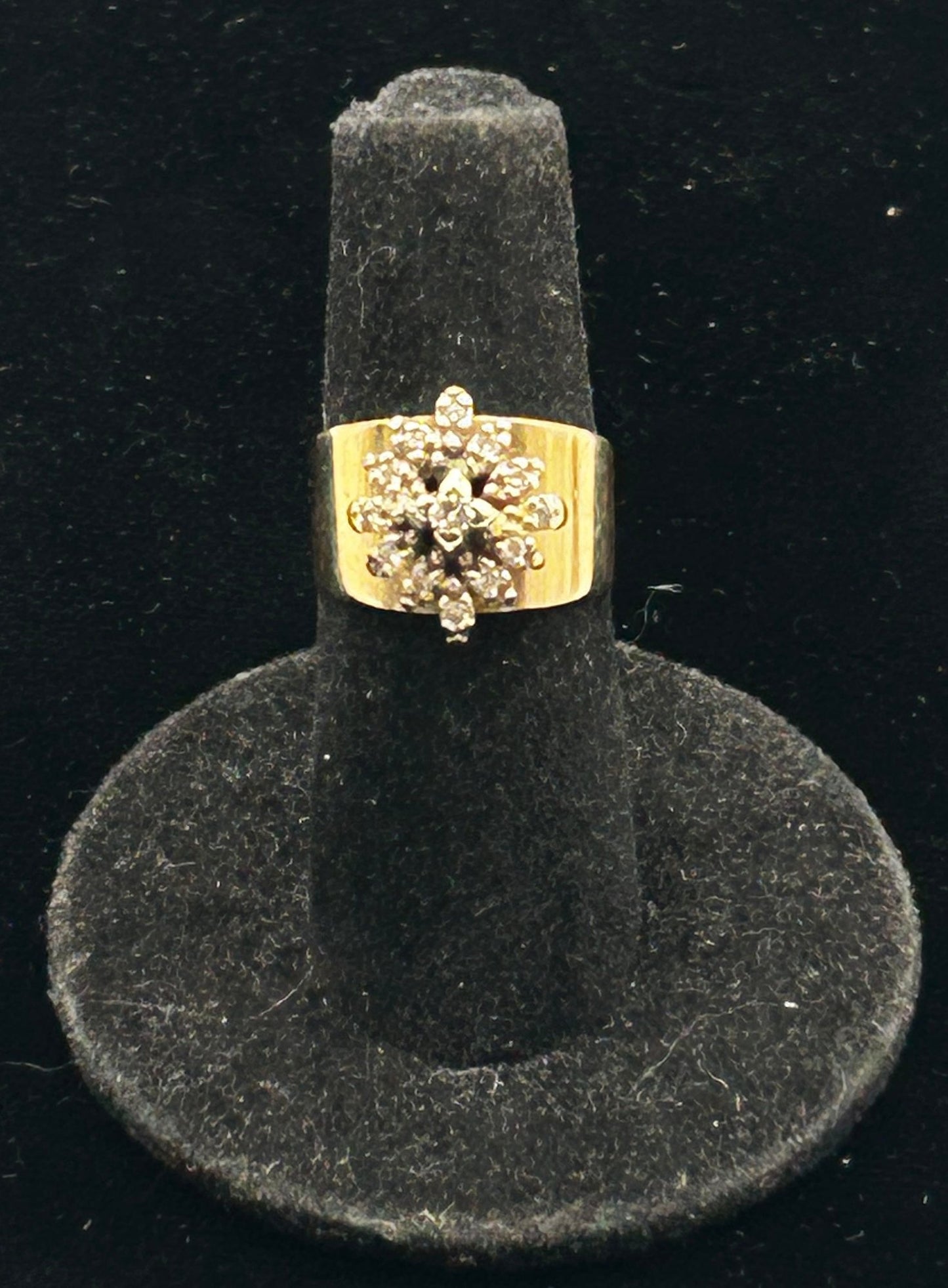 251105-6 Size 6.25 14K Gold & Diamond Cluster Ring