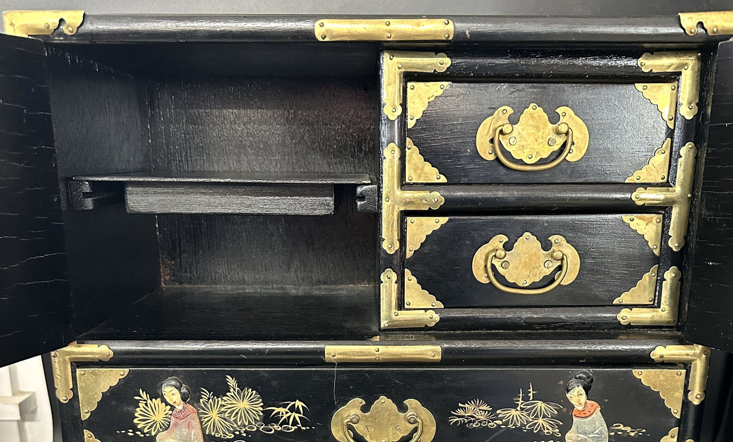 260225-1 Chinoiserie Black Lacquered Jewelry Chest