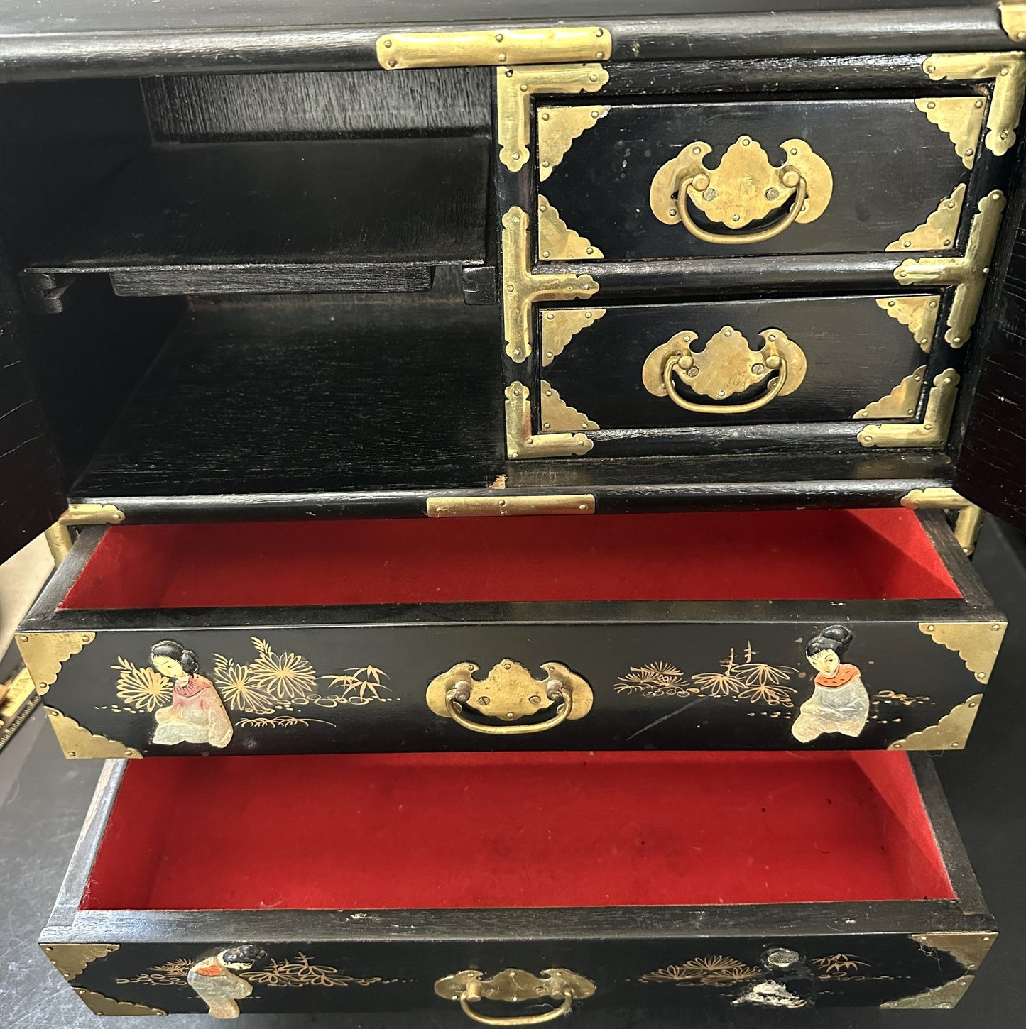 260225-1 Chinoiserie Black Lacquered Jewelry Chest
