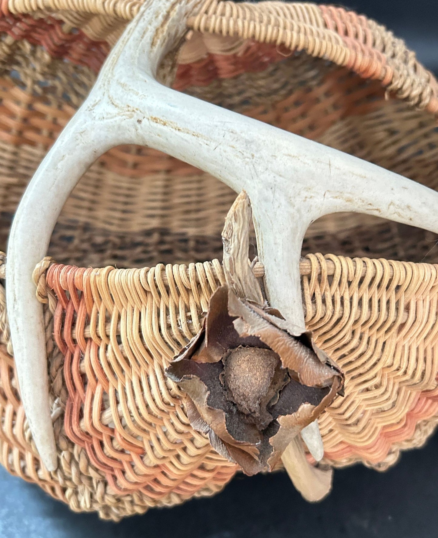 260211-13n Woven Bottock-Style Basket With Antler Handle