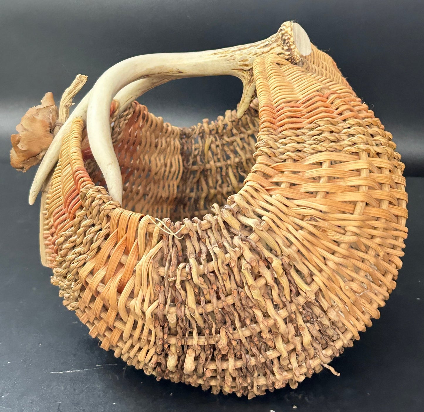 260211-13n Woven Bottock-Style Basket With Antler Handle