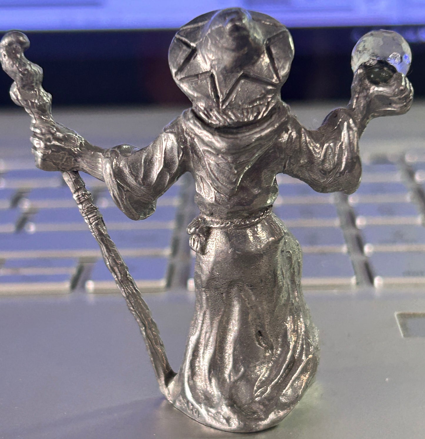 250514-18 SCM W2 Pewter Wizard Holding Crystal Ball & Staff, 2.5"H