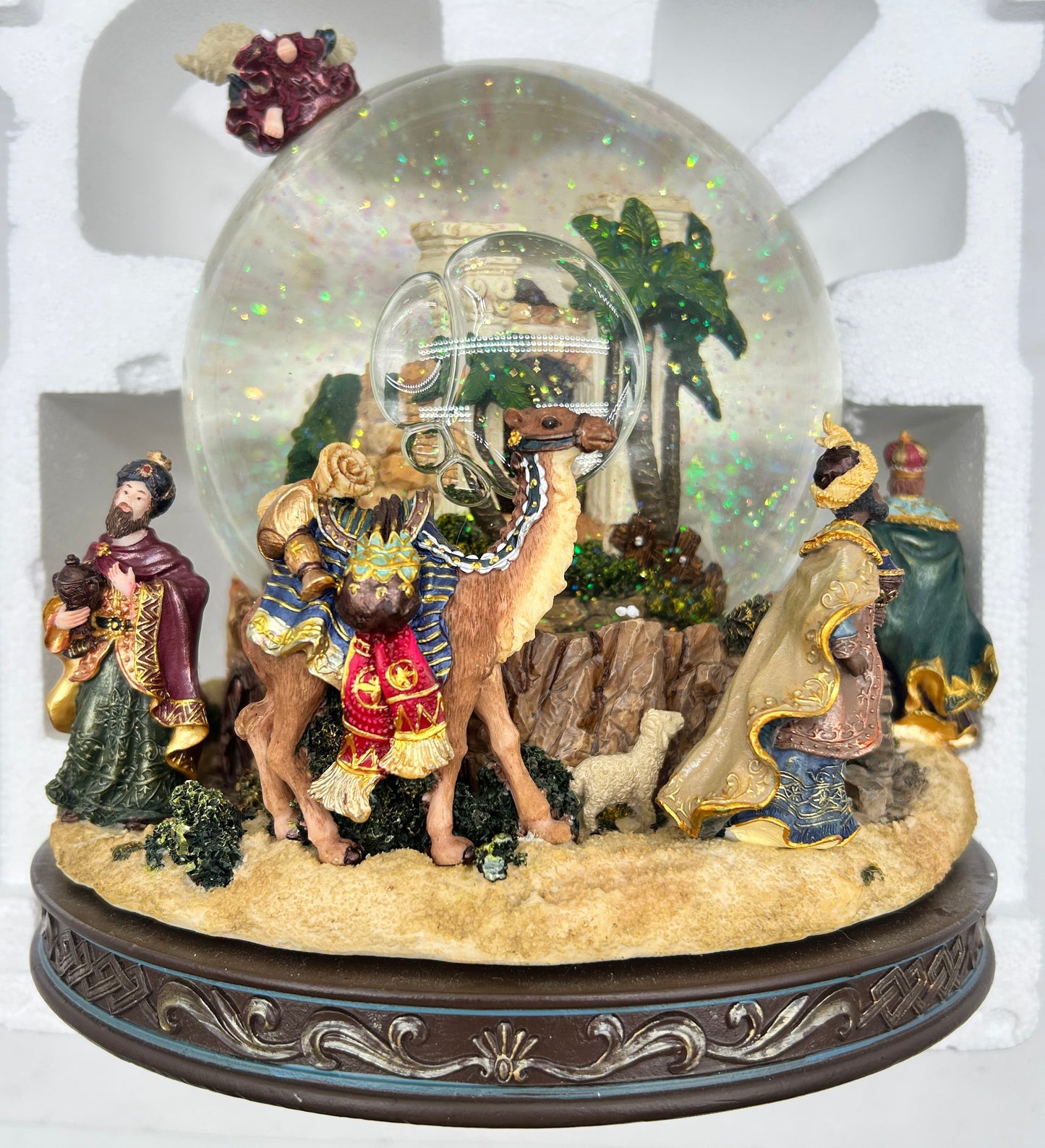 250514-19 Kirkland Signature Christmas Musical Nativity Snow Globe