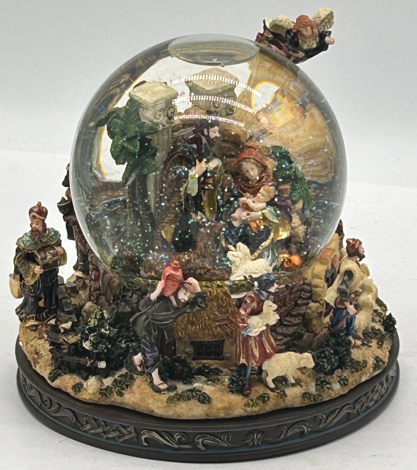 250514-19 Kirkland Signature Christmas Musical Nativity Snow Globe