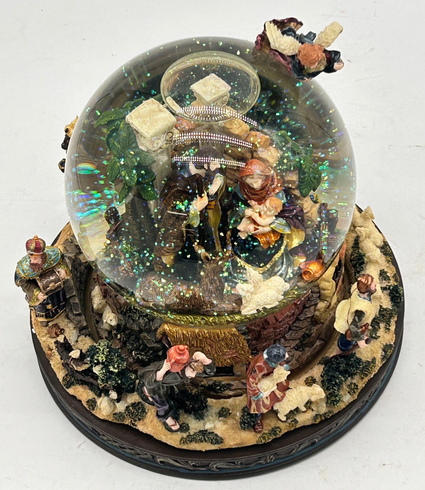 250514-19 Kirkland Signature Christmas Musical Nativity Snow Globe