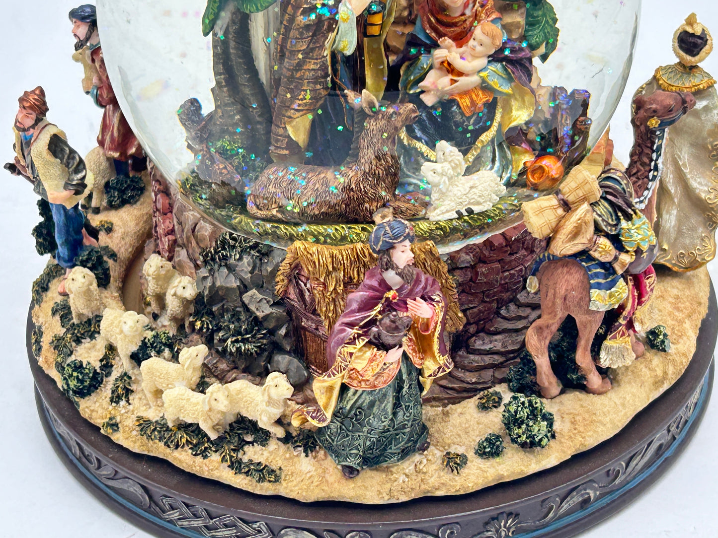 250514-19 Kirkland Signature Christmas Musical Nativity Snow Globe