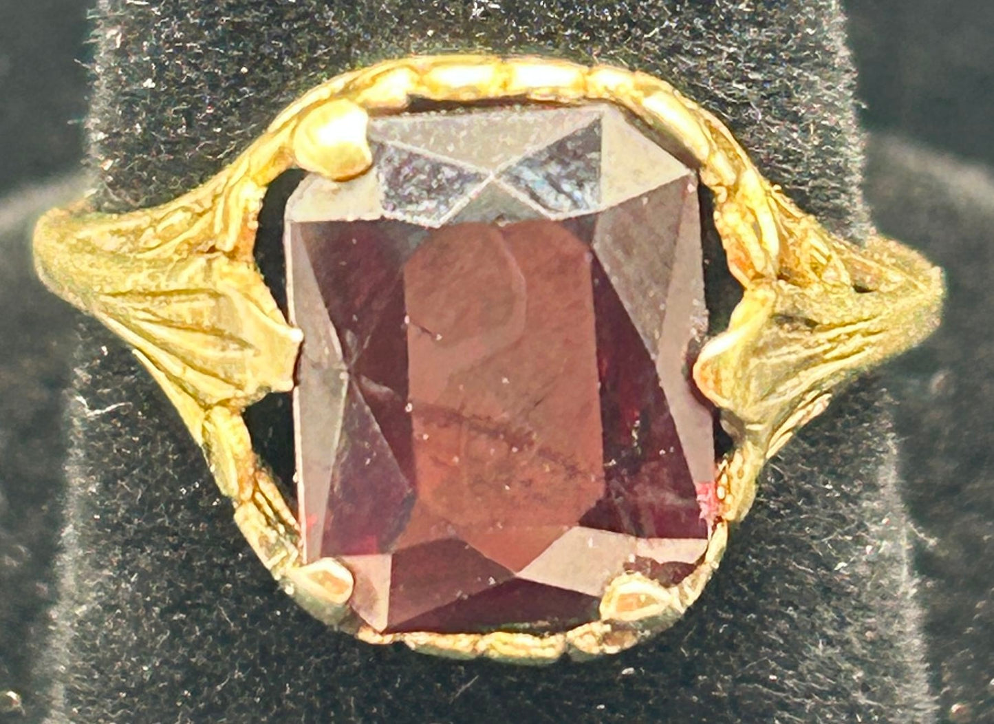 260625-1 Size 4.75 14k Yellow Gold & Garnet Ring