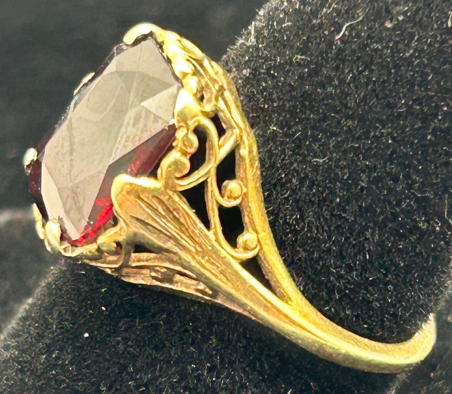 260625-1 Size 4.75 14k Yellow Gold & Garnet Ring