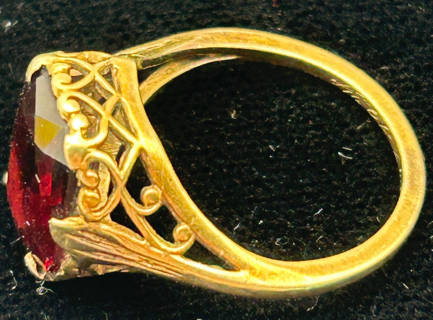 260625-1 Size 4.75 14k Yellow Gold & Garnet Ring