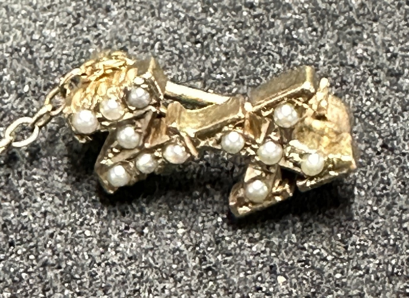 260429-3 10k Lamda Chi Alpha Fraternity Pin With Pearls & Rubies