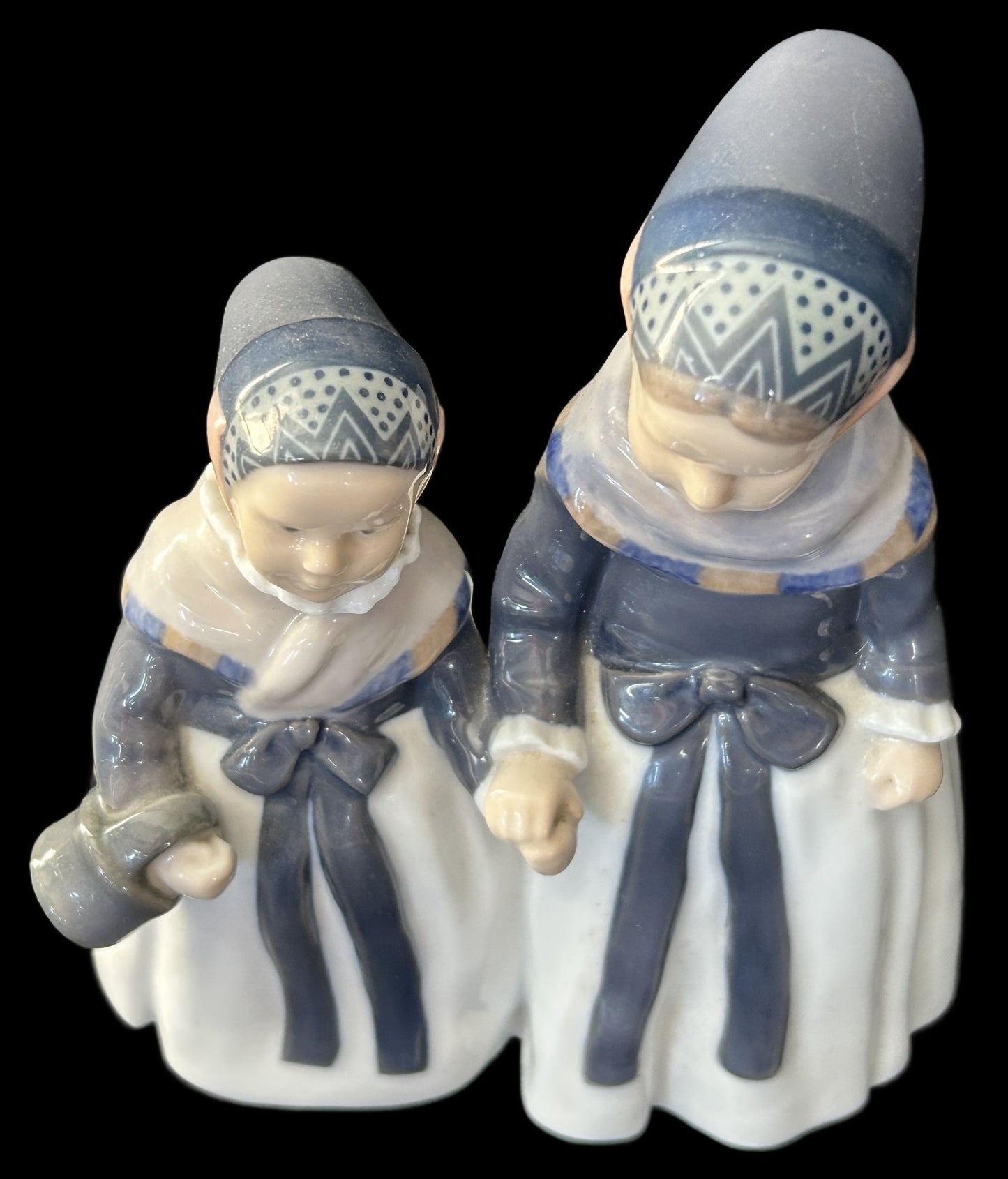 250219-28 Royal Copenhagen Two Amager Girls No 1316