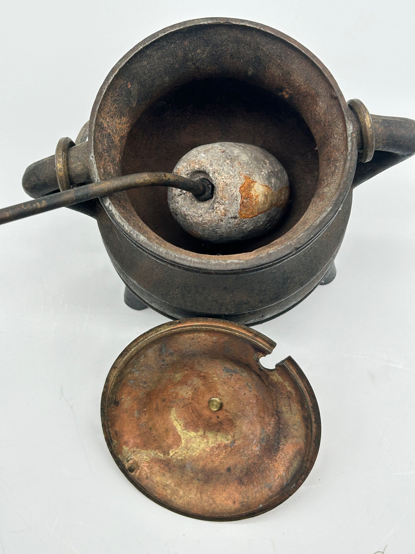 250611-3 Antique Cast Iron Nantucket Fire Starter