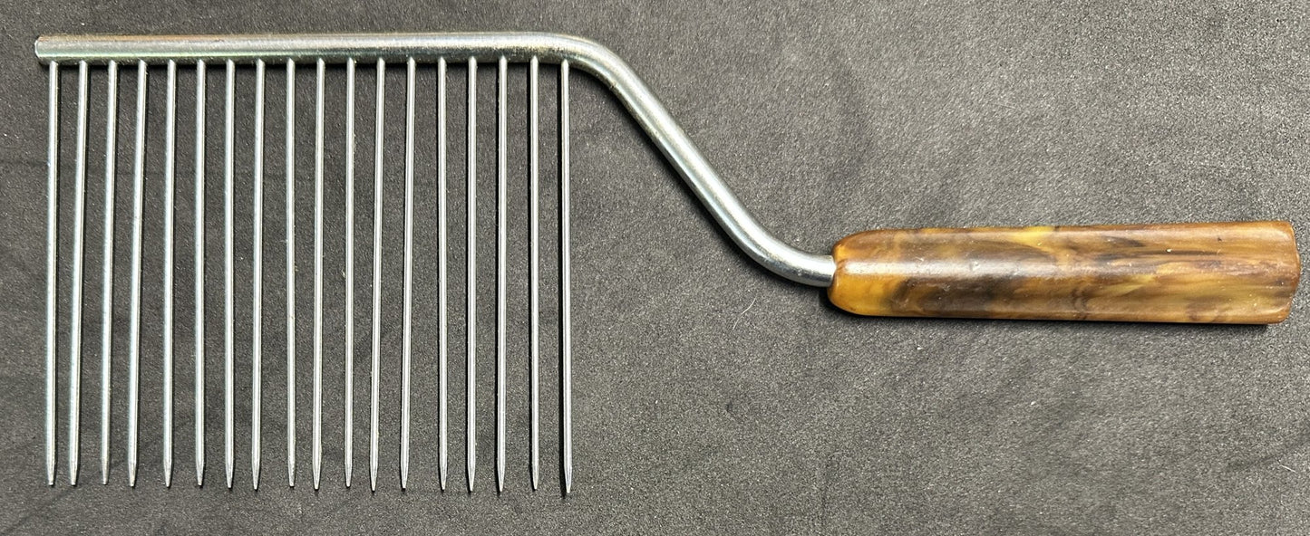 260625-3 Bakelite Handle Cake Breaker