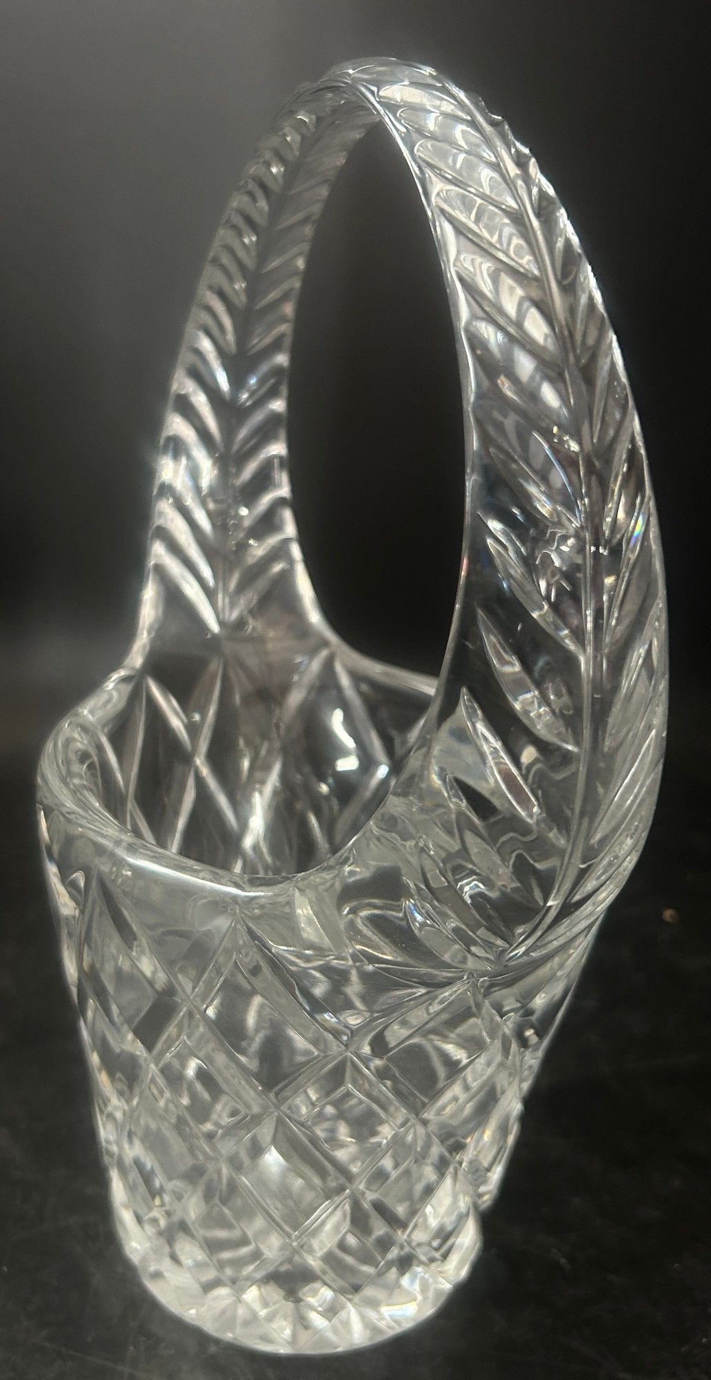 260318-2 Lead Crystal Diamond Cut Floral Basket