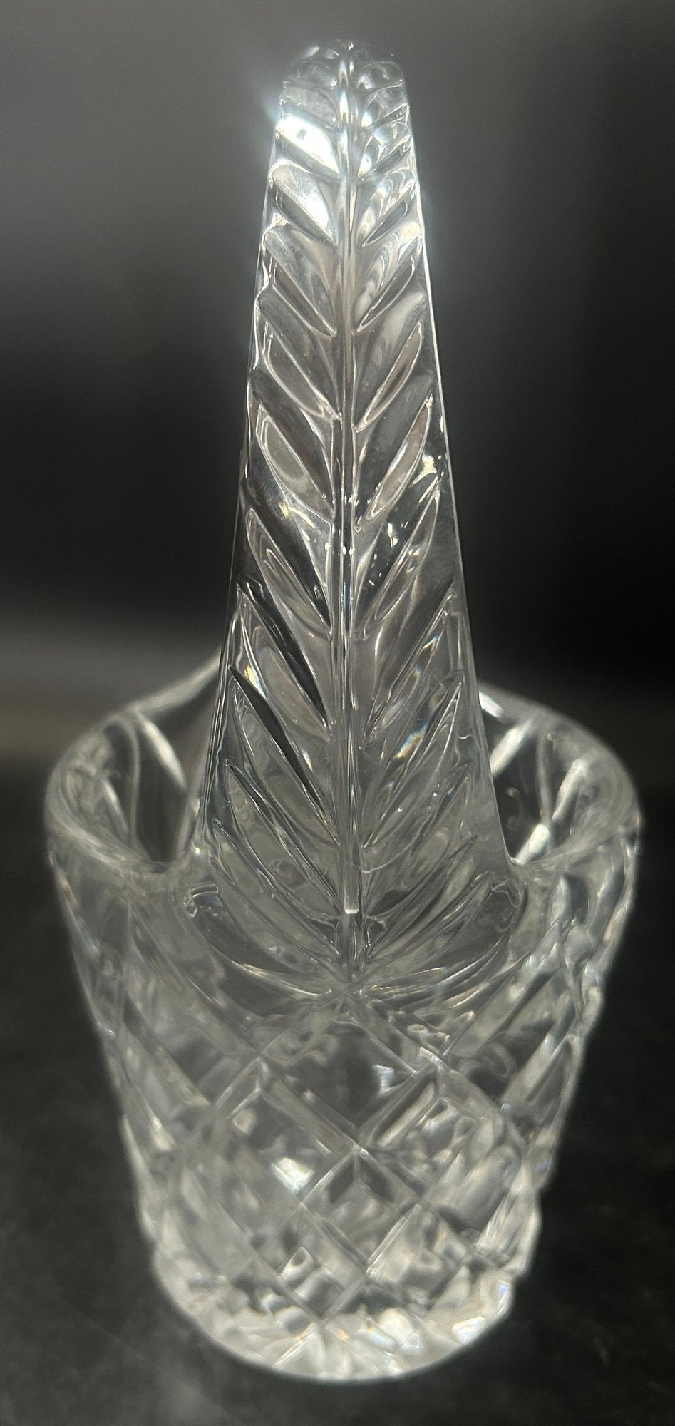 260318-2 Lead Crystal Diamond Cut Floral Basket