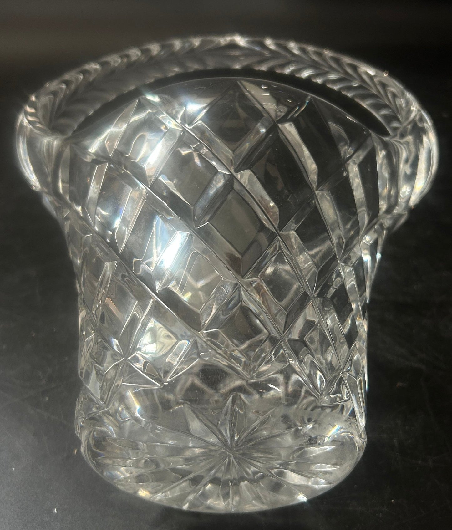 260318-2 Lead Crystal Diamond Cut Floral Basket