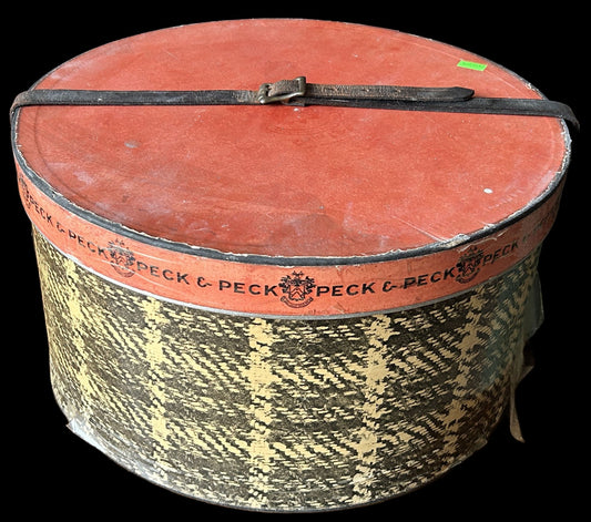250917-15 Peck & Peck Hat Box 15" Diam.