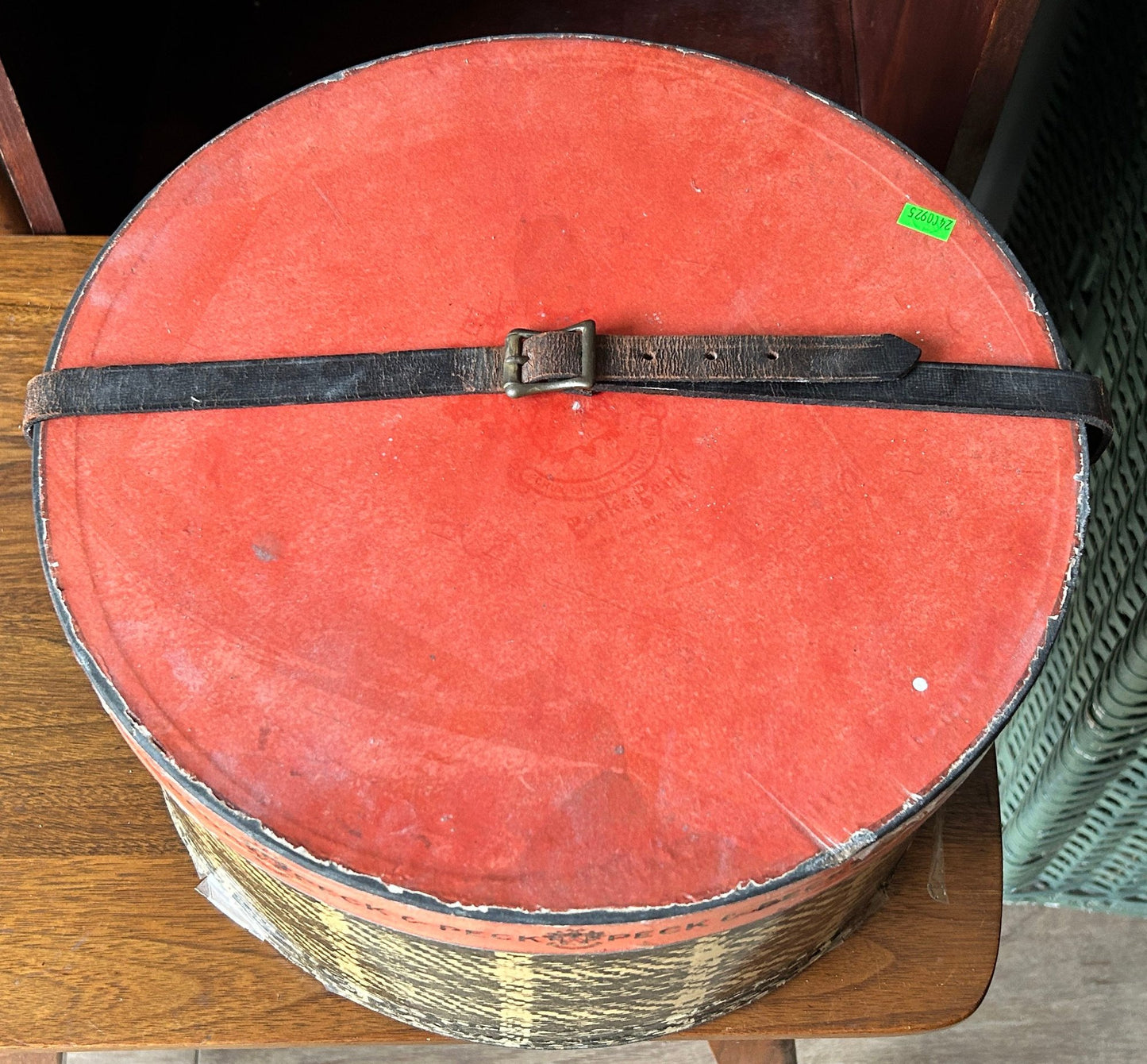 250917-15 Peck & Peck Hat Box 15" Diam.