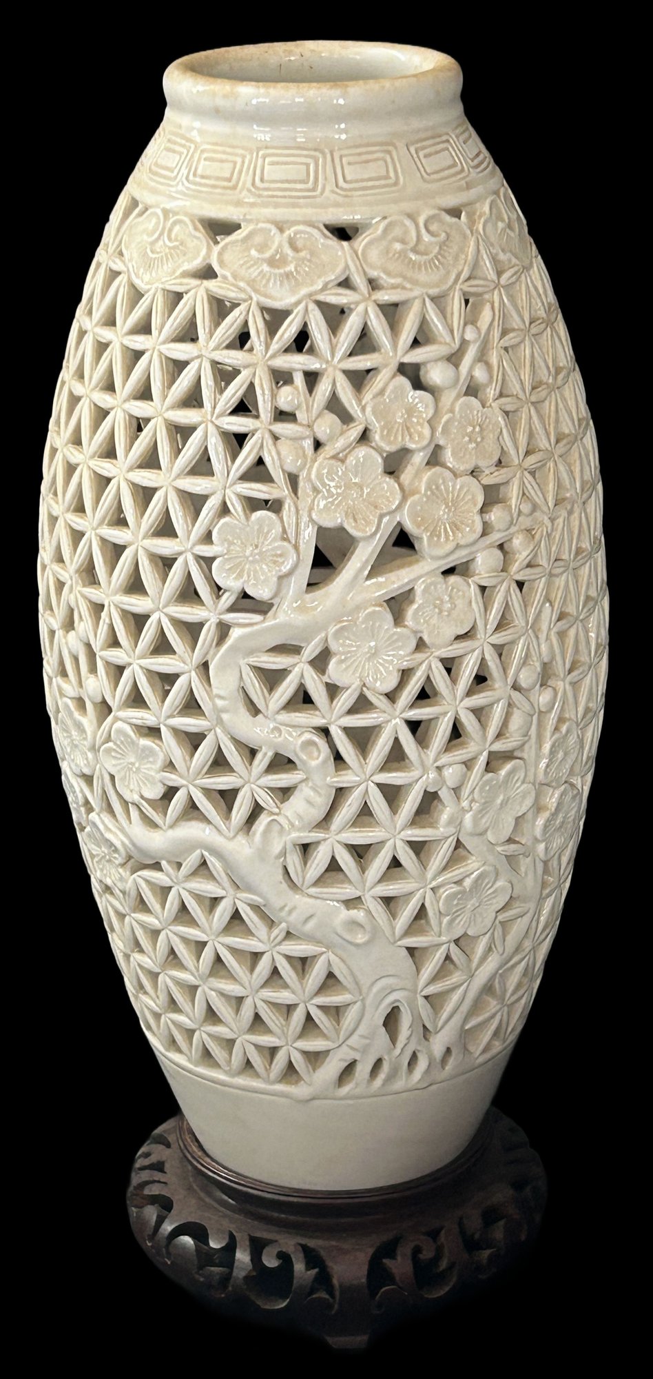 251210-31 Chinese Blanc De Chine Reticulated Vase