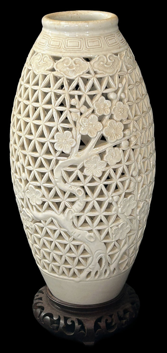 251210-31 Chinese Blanc De Chine Reticulated Vase