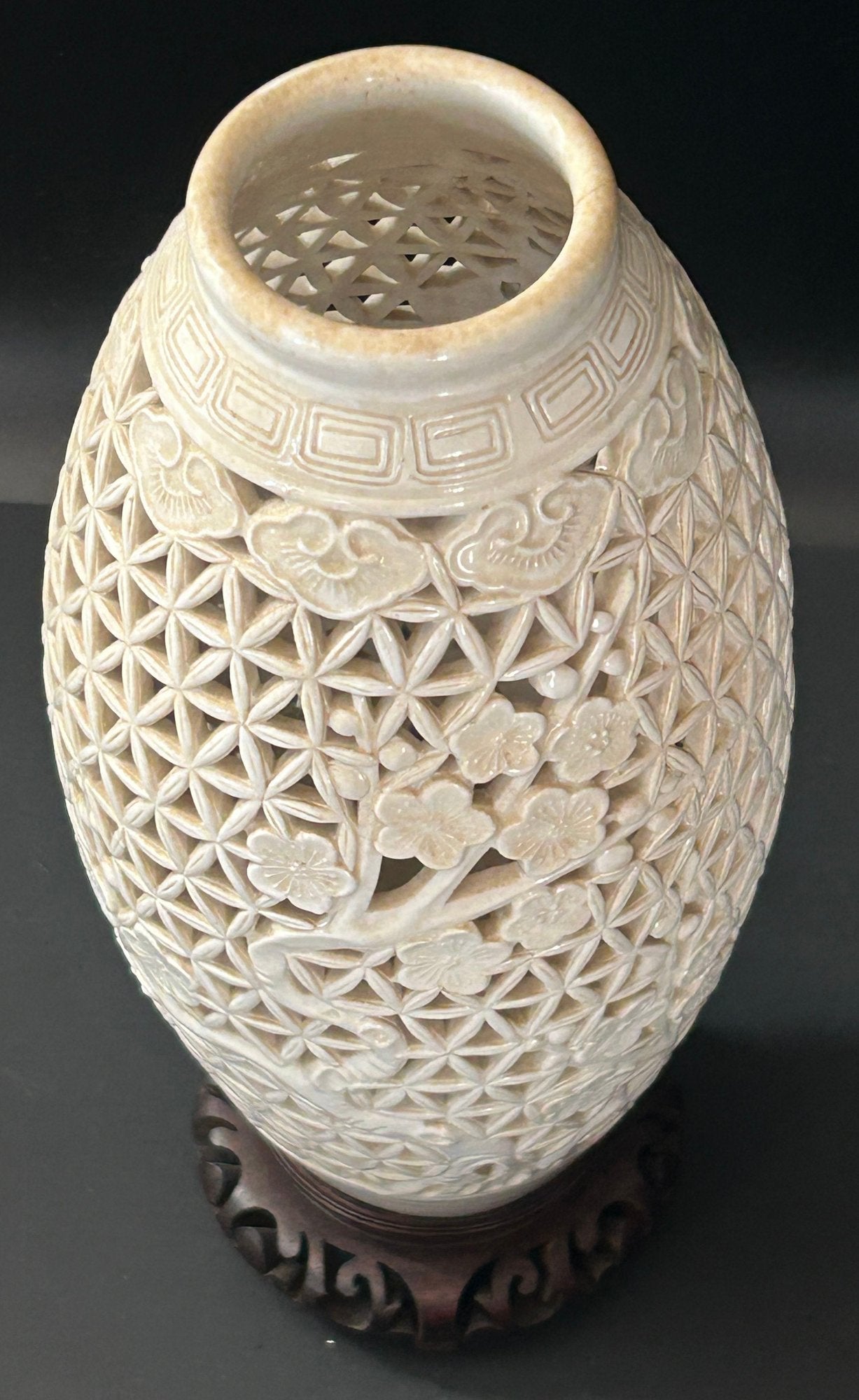 251210-31 Chinese Blanc De Chine Reticulated Vase