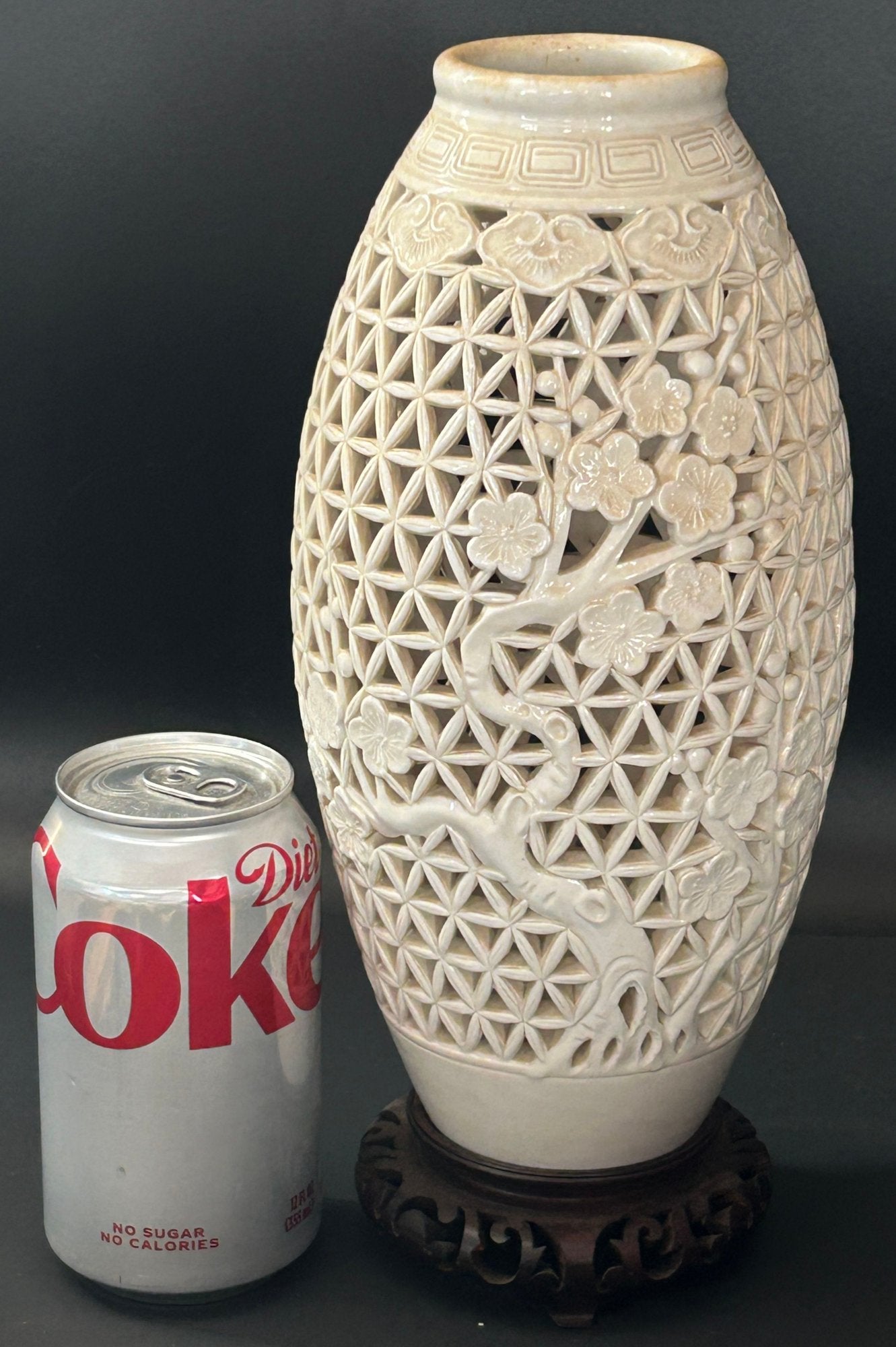 251210-31 Chinese Blanc De Chine Reticulated Vase