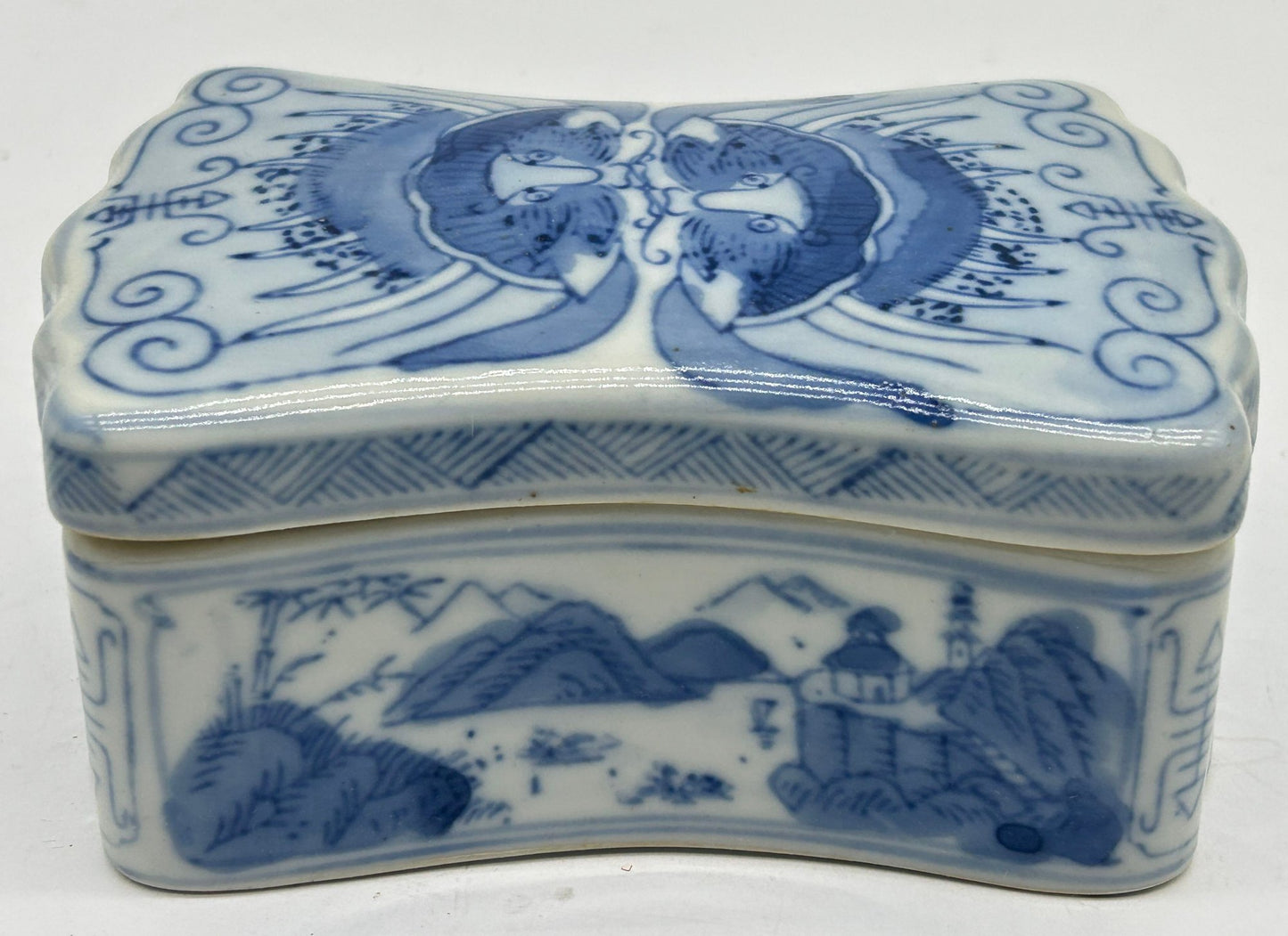251210-35A Blue & White Chinese Lidded Rectangular Box