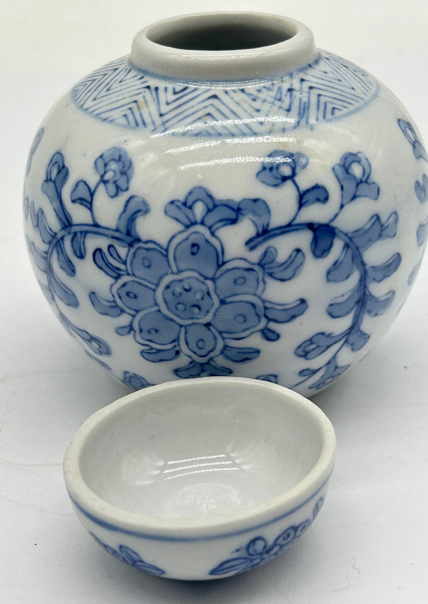 251210-35B Blue & White Ginger Jar & Lid