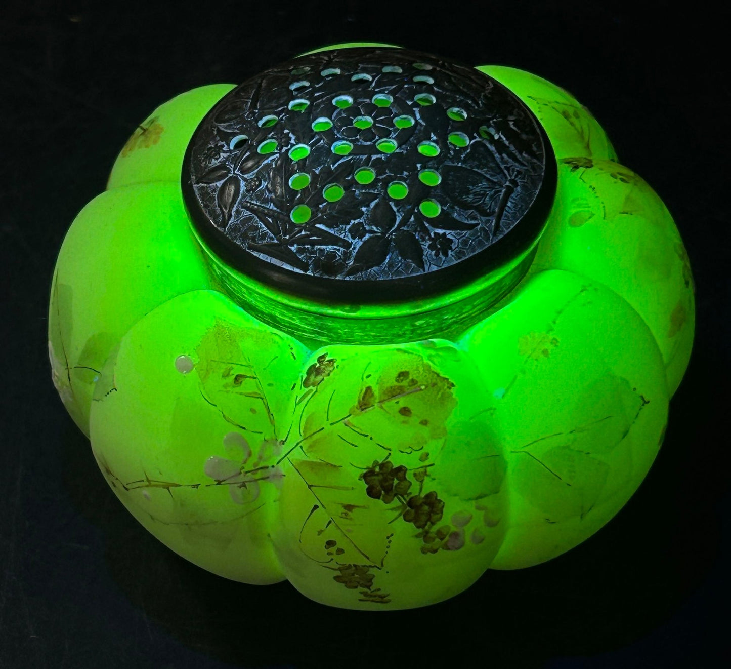 260408-21 Mt Washington Uranium Satin Custard Glass Sugar Shaker