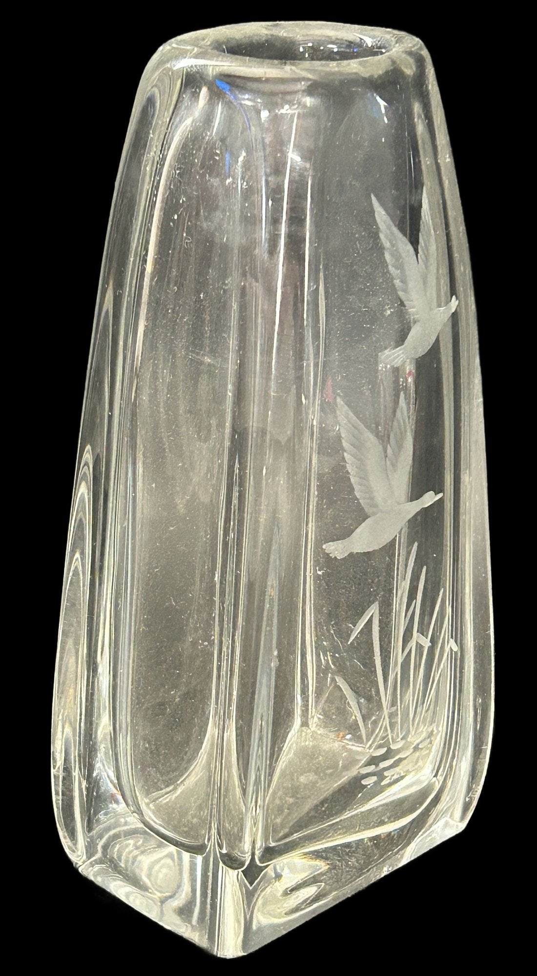 260408-25 Etched Lead Crystal Vase With Water Fowl