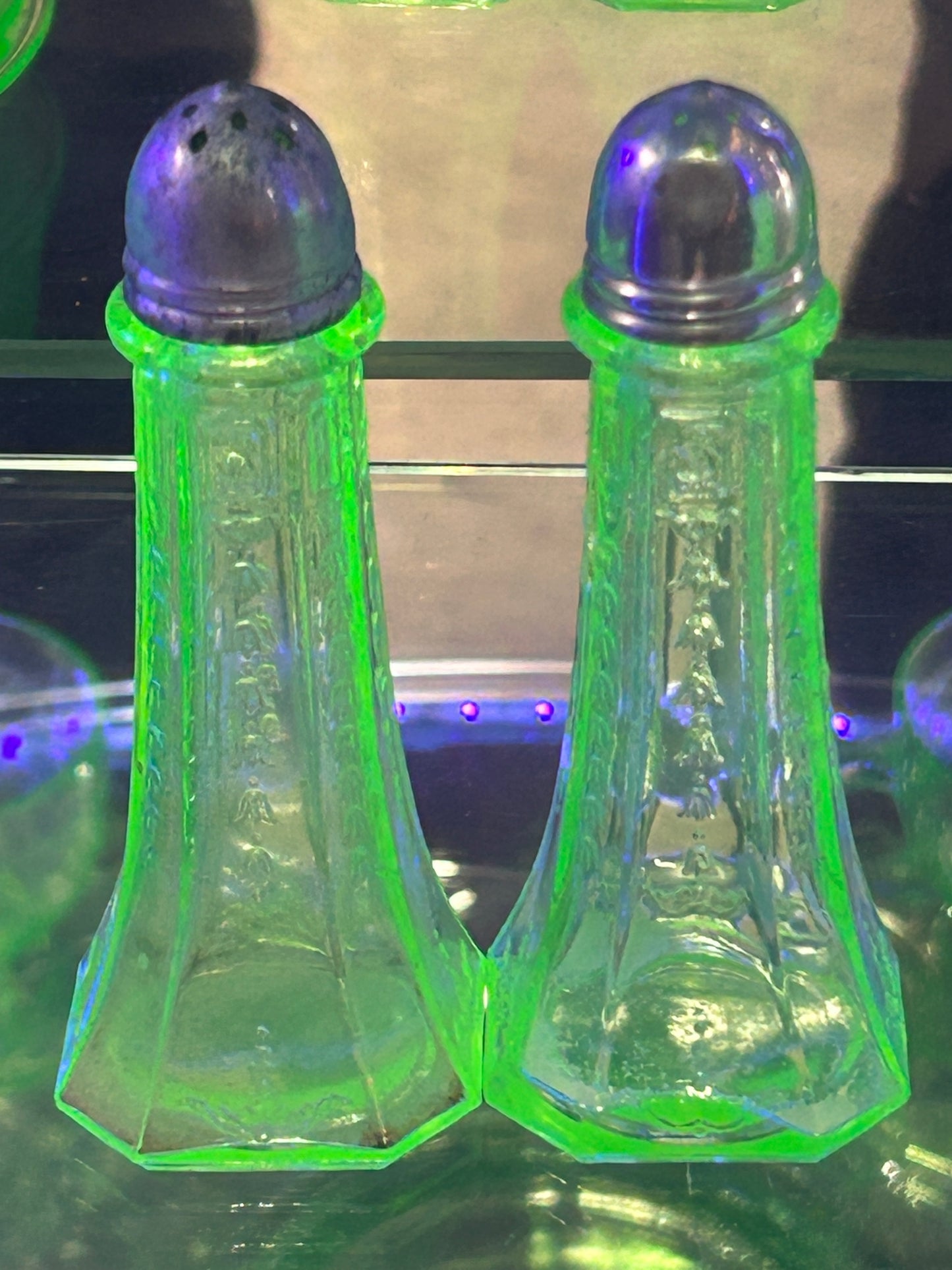 251101-2 Pair Green Princess Uranium Glass Salt & Pepper Shakers